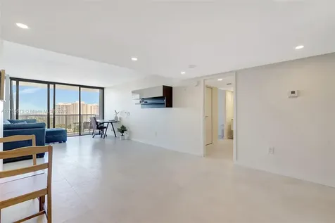 3675 N Country Club Drive Aventura FL 33180