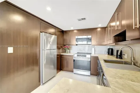 3675 N Country Club Drive Aventura FL 33180