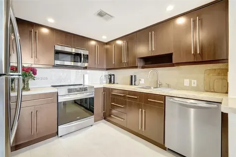 3675 N Country Club Drive Aventura FL 33180
