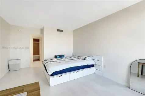 3675 N Country Club Drive Aventura FL 33180