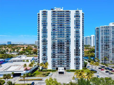 3675 N Country Club Drive Aventura FL 33180