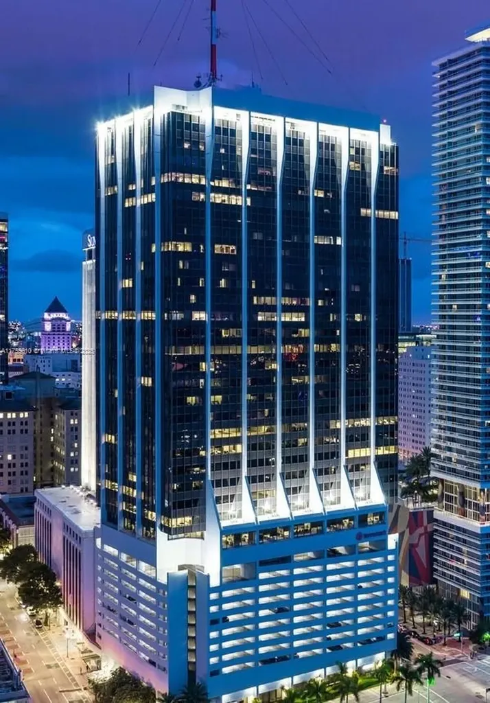 2 S Biscayne Boulevard Miami FL 33131
