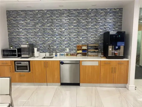 2 S Biscayne Boulevard Miami FL 33131