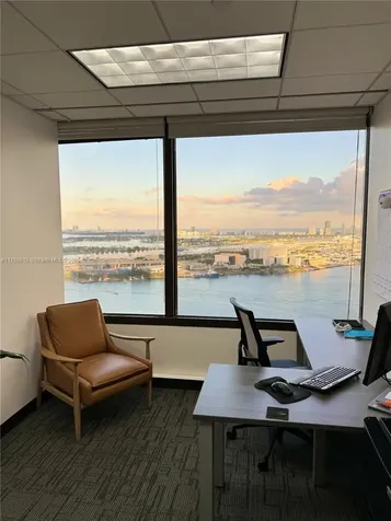 2 S Biscayne Boulevard Miami FL 33131