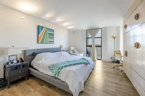 1000 Quayside Terrace Miami FL 33138