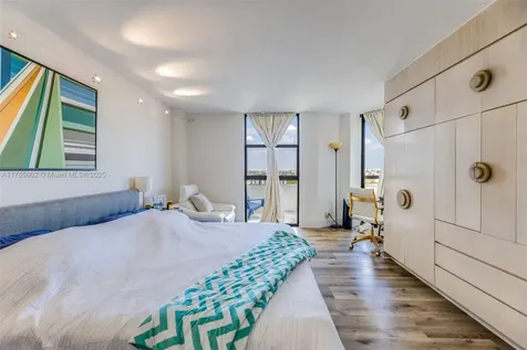 1000 Quayside Terrace Miami FL 33138