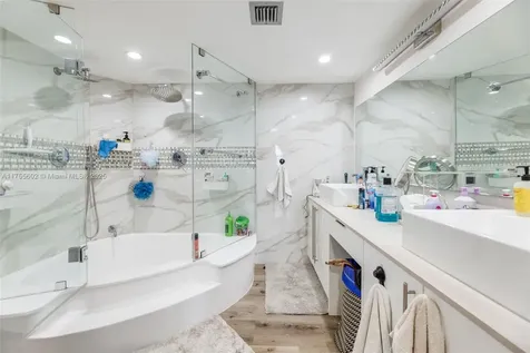 1000 Quayside Terrace Miami FL 33138