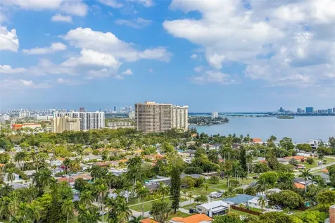 1000 Quayside Terrace Miami FL 33138