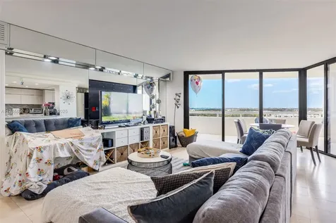 1000 Quayside Terrace Miami FL 33138