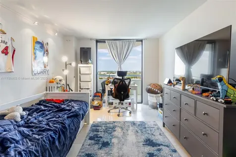 1000 Quayside Terrace Miami FL 33138