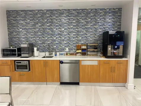 2 S Biscayne Boulevard Miami FL 33131