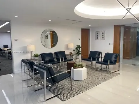2 S Biscayne Boulevard Miami FL 33131