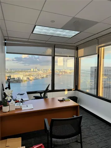2 S Biscayne Boulevard Miami FL 33131