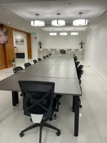 2 S Biscayne Boulevard Miami FL 33131