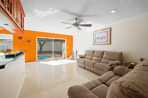 934 SW 176th Terrace Pembroke Pines FL 33029
