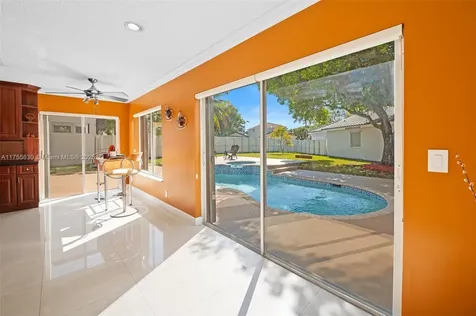 934 SW 176th Terrace Pembroke Pines FL 33029