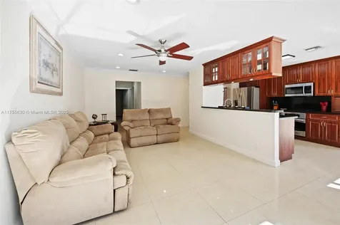 934 SW 176th Terrace Pembroke Pines FL 33029