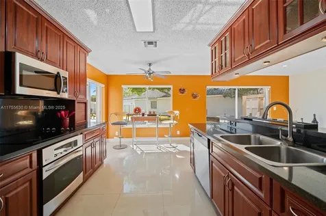 934 SW 176th Terrace Pembroke Pines FL 33029