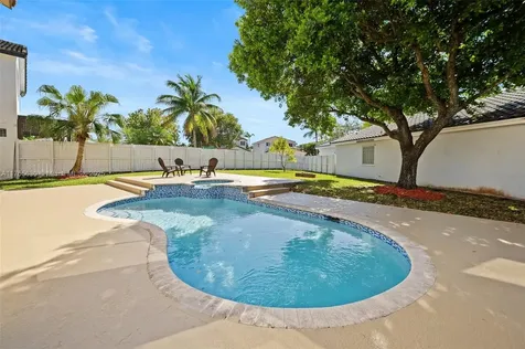 934 SW 176th Terrace Pembroke Pines FL 33029