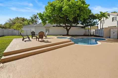934 SW 176th Terrace Pembroke Pines FL 33029