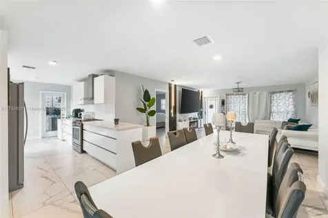 2751 NW 26th Avenue Oakland Park FL 33311