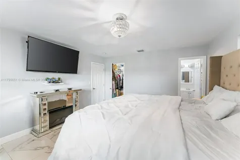 2751 NW 26th Avenue Oakland Park FL 33311