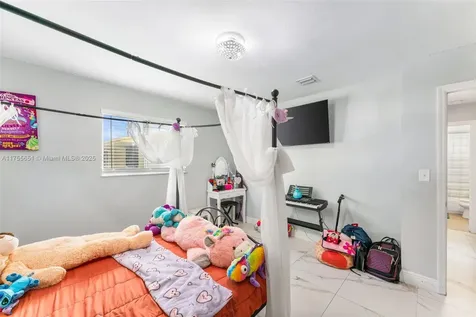 2751 NW 26th Avenue Oakland Park FL 33311