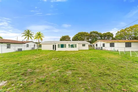 2751 NW 26th Avenue Oakland Park FL 33311