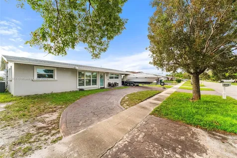 2751 NW 26th Avenue Oakland Park FL 33311