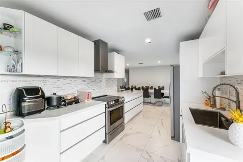 2751 NW 26th Avenue Oakland Park FL 33311