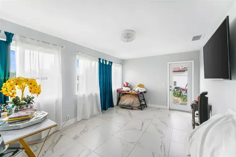 2751 NW 26th Avenue Oakland Park FL 33311