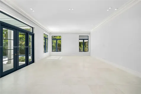 6644 Windsor Lane Miami Beach FL 33141