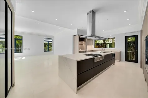 6644 Windsor Lane Miami Beach FL 33141