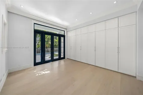 6644 Windsor Lane Miami Beach FL 33141