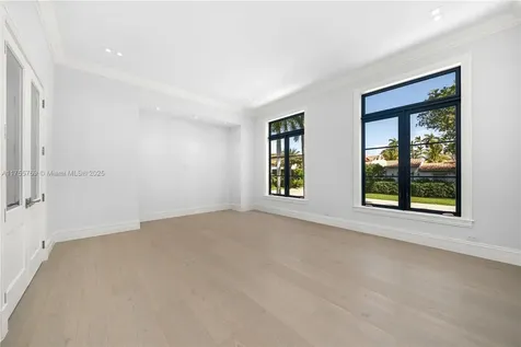 6644 Windsor Lane Miami Beach FL 33141