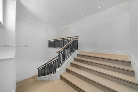 6644 Windsor Lane Miami Beach FL 33141