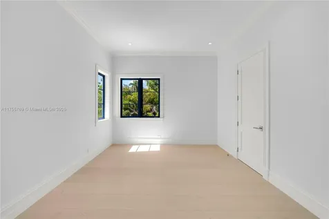 6644 Windsor Lane Miami Beach FL 33141