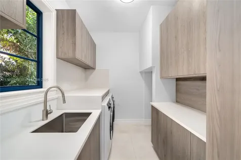 6644 Windsor Lane Miami Beach FL 33141