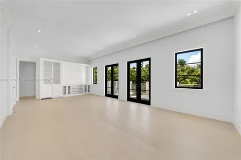 6644 Windsor Lane Miami Beach FL 33141