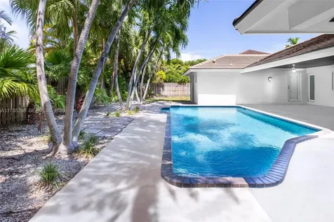 8513 SW 169 Terrace Palmetto Bay FL 33157