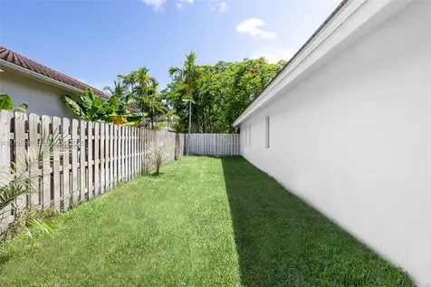 8513 SW 169 Terrace Palmetto Bay FL 33157