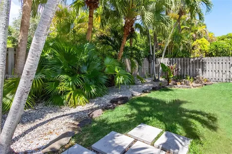 8513 SW 169 Terrace Palmetto Bay FL 33157