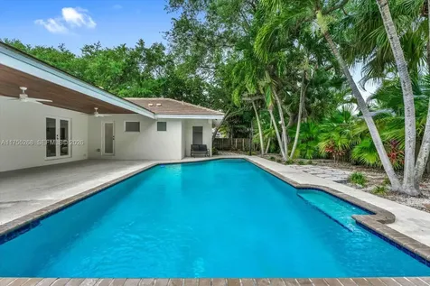 8513 SW 169 Terrace Palmetto Bay FL 33157