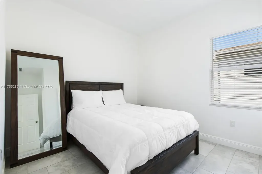 2818 NW 7th Court Fort Lauderdale FL 33311