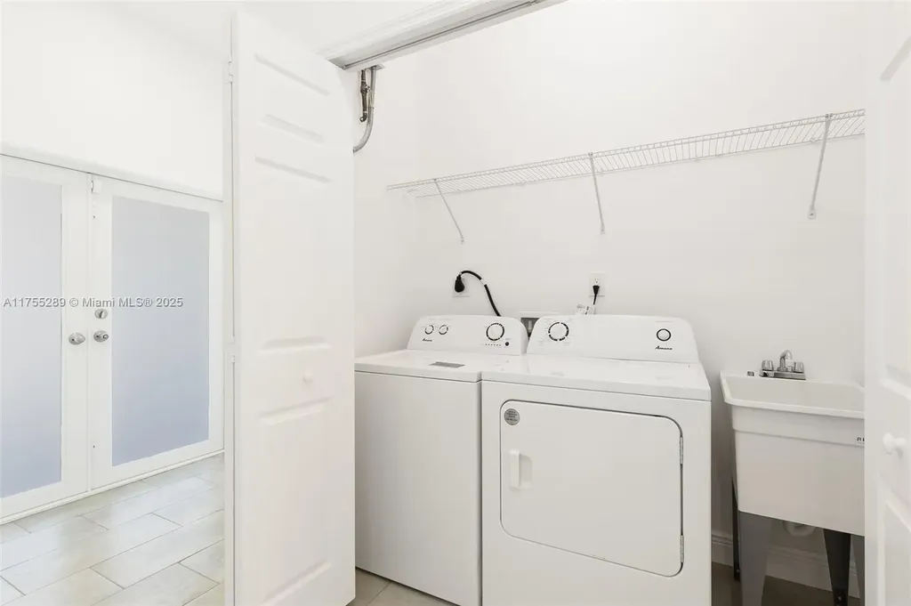 2818 NW 7th Court Fort Lauderdale FL 33311