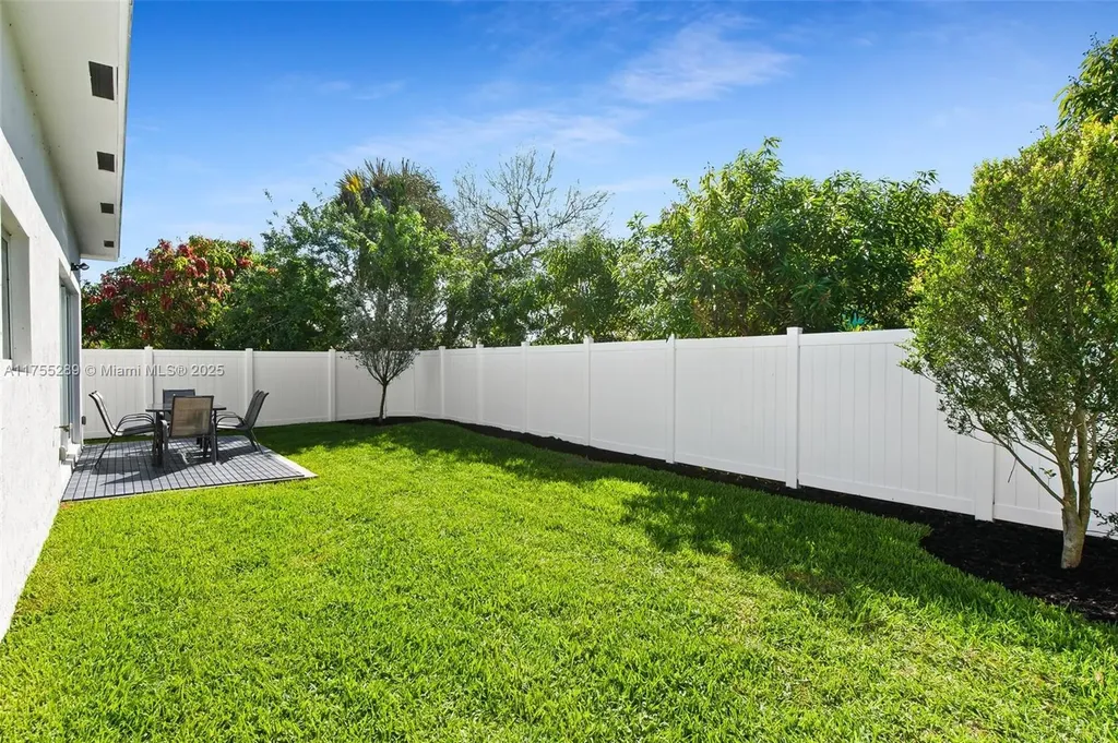 2818 NW 7th Court Fort Lauderdale FL 33311