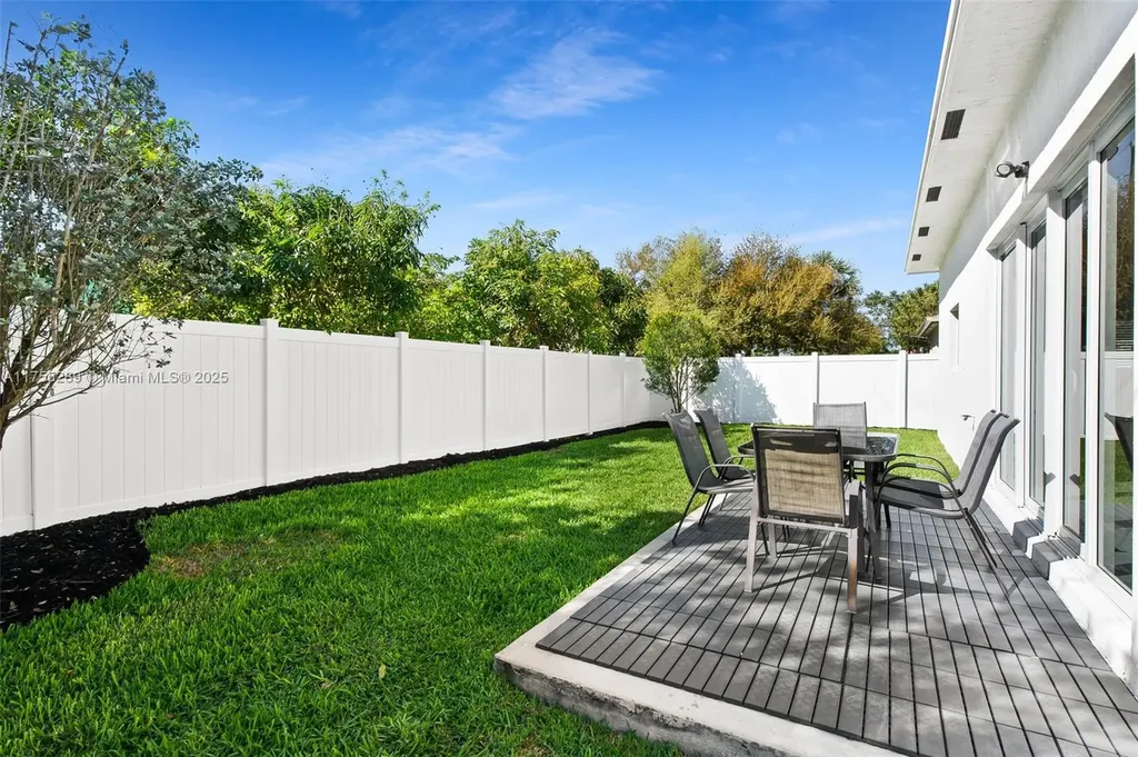 2818 NW 7th Court Fort Lauderdale FL 33311