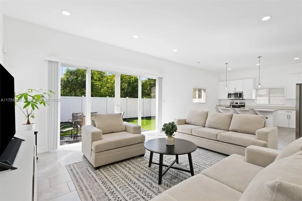 2818 NW 7th Court Fort Lauderdale FL 33311