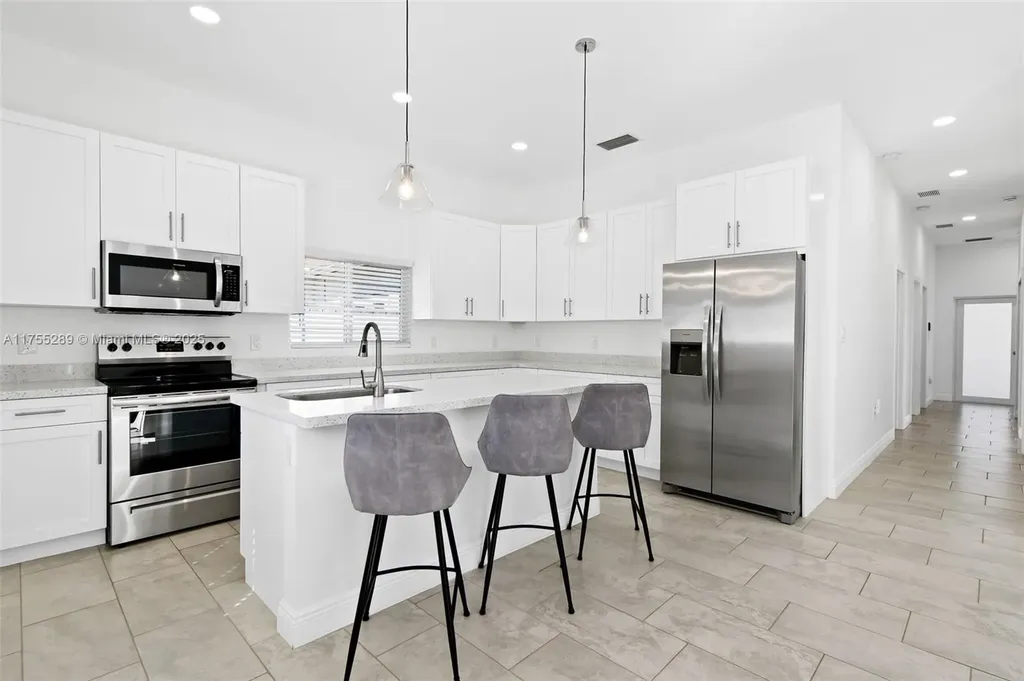 2818 NW 7th Court Fort Lauderdale FL 33311