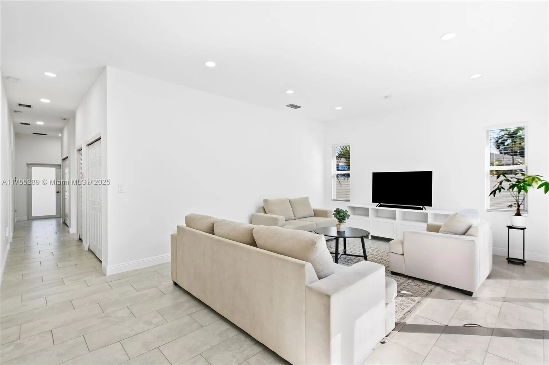 2818 NW 7th Court Fort Lauderdale FL 33311